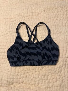 Lululemon Strappy Patterned Sports Bra - Gray and black (size 6)